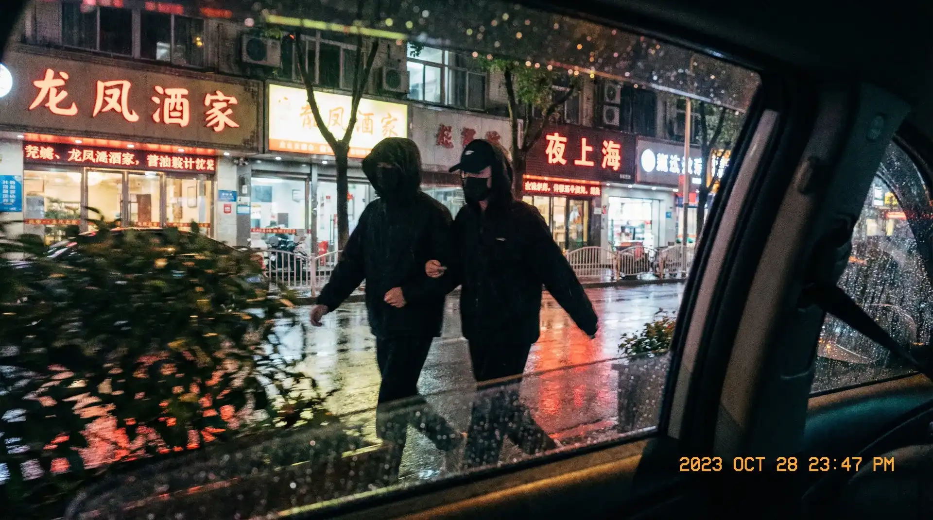 狗头萝莉 - 顶流明星深夜密会现场抓拍照片